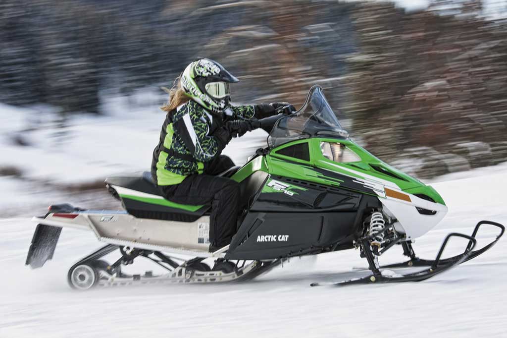 Снегоход арктик. Arctic Cat 500 snowmobile. Снегоходы Арктик Кэт f 570. Снегоход Арктик Кэт 4т. Детский снегоход Arctic Cat 570.