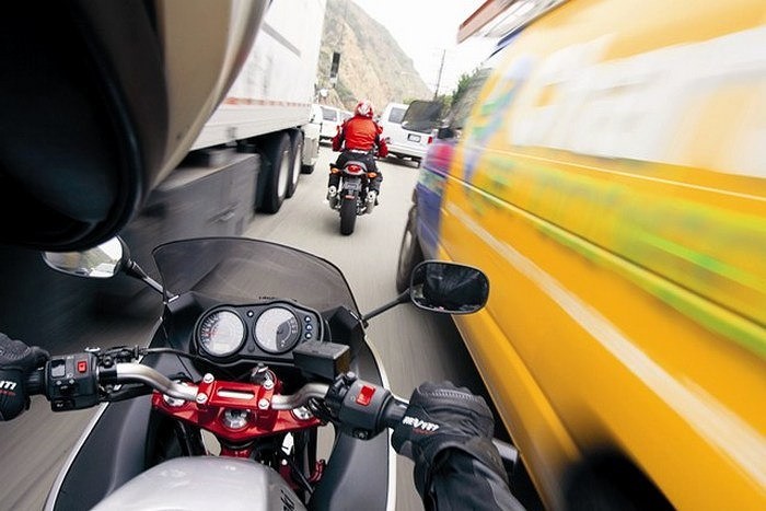 Машина или мотоцикл что быстрее avtopraim.ru