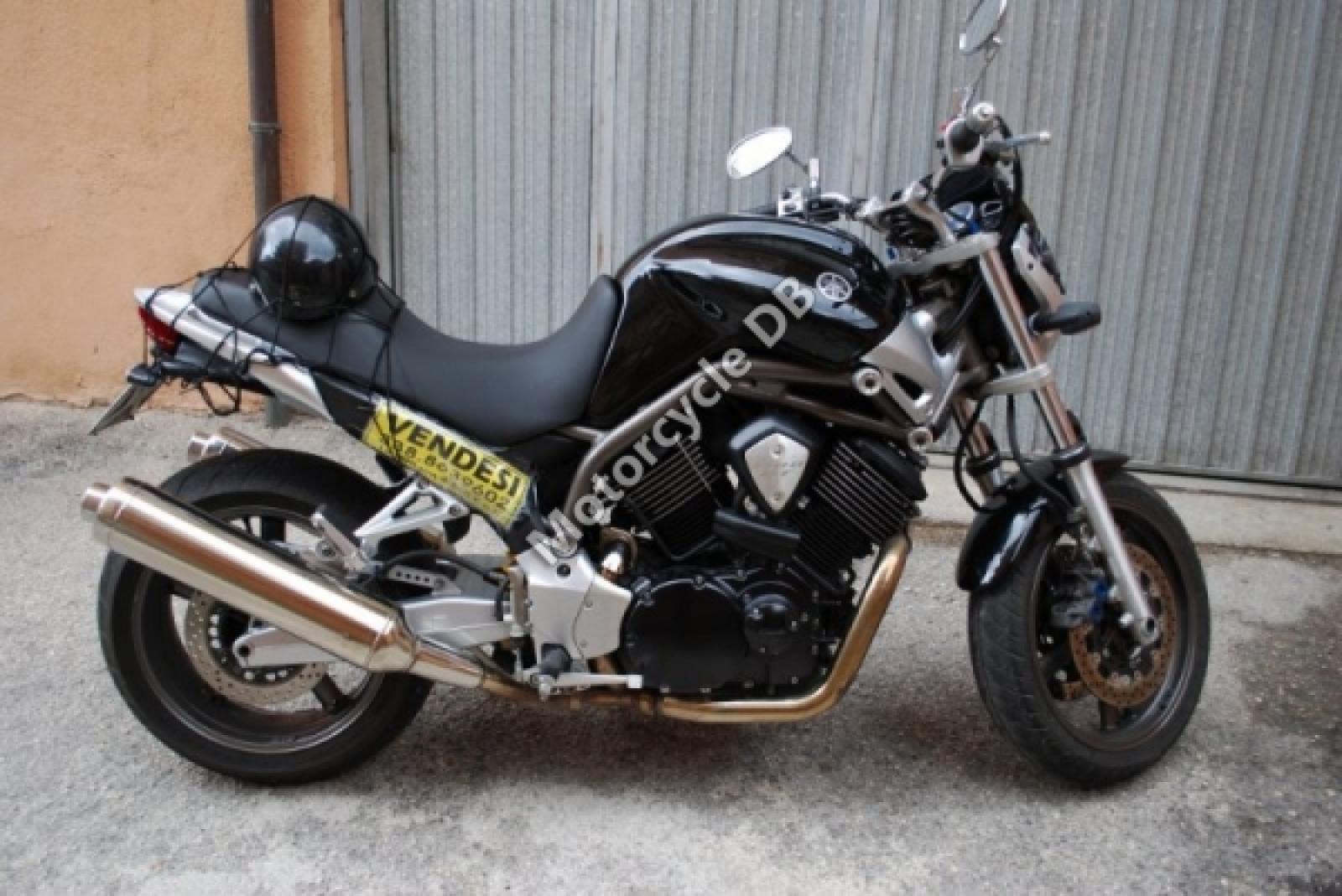 Тест-драйв мотоцикла Yamaha BT1100 Bulldog
