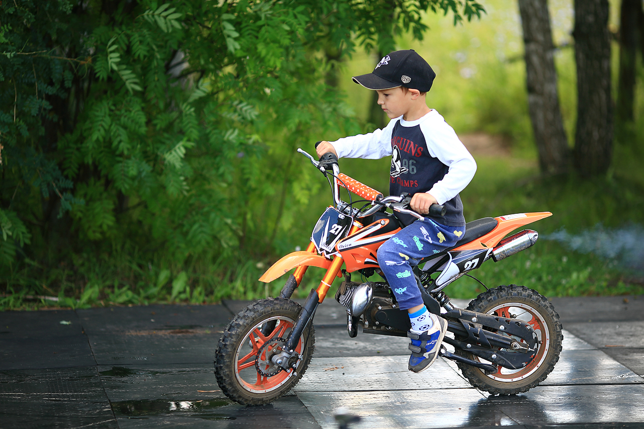 Детские мотоциклы на бензине: обзор популярных моделей