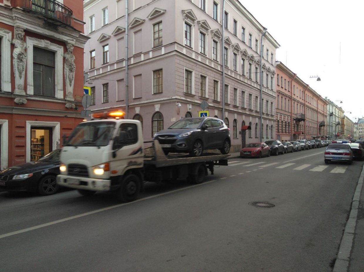Модная эвакуация автомобилей в Санкт-Петербурге и центре России.
