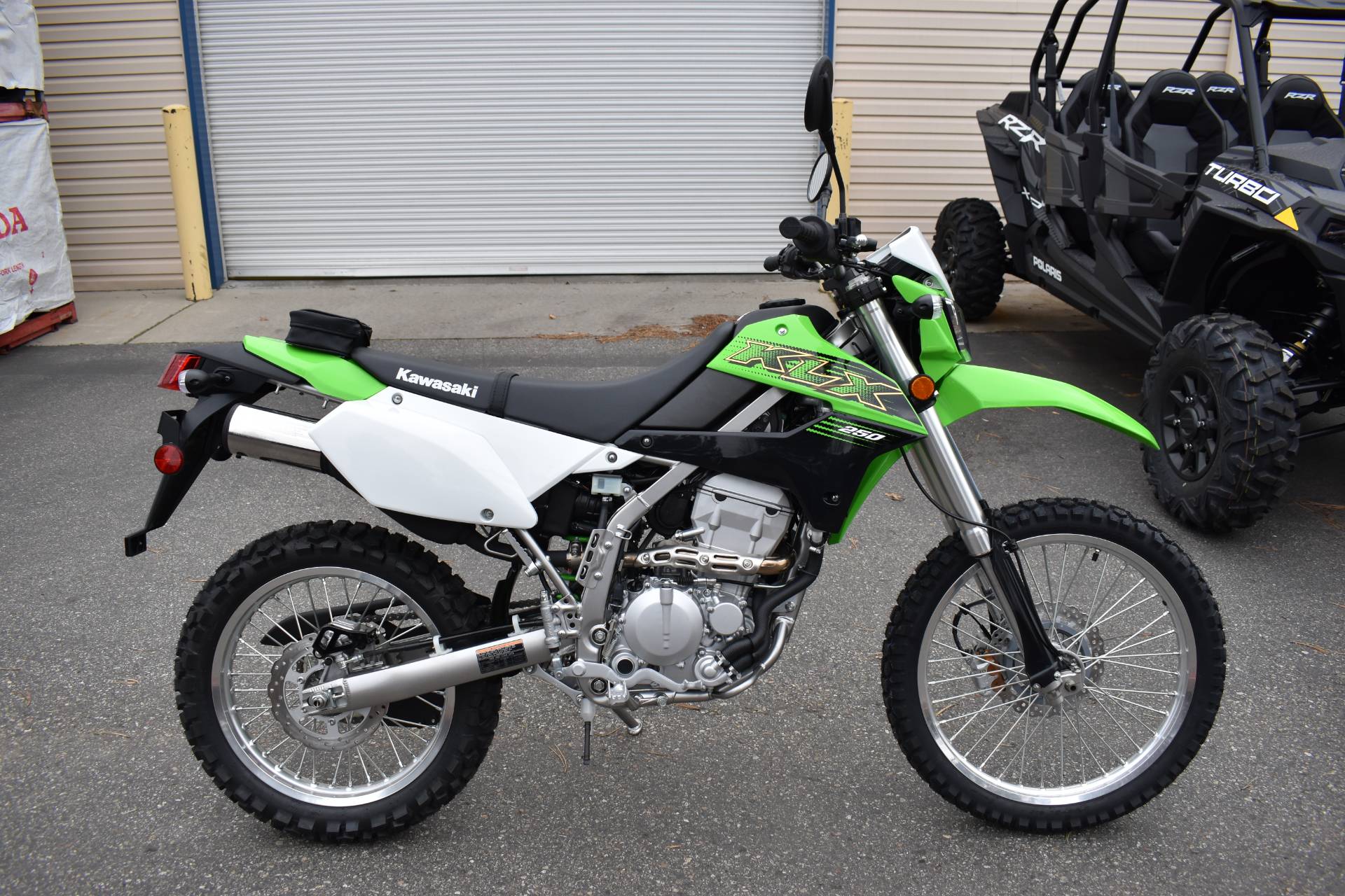 Клх 250 купить. Кавасаки клх 250. Кавасаки KLX 250. Kawasaki KLX 250 2020. Мотоцикл Kawasaki KLX 250.