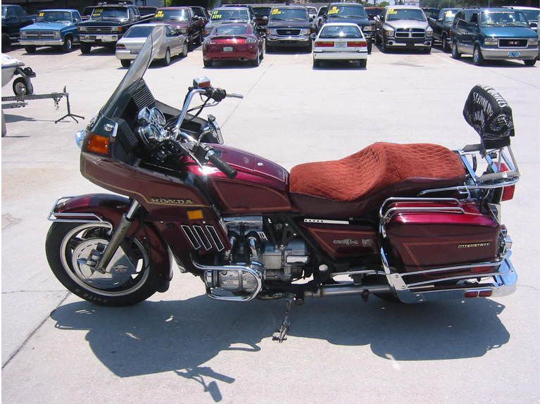 Обзор мотоцикла honda gl500 silver wing — bikeswiki - энциклопедия японских мотоциклов