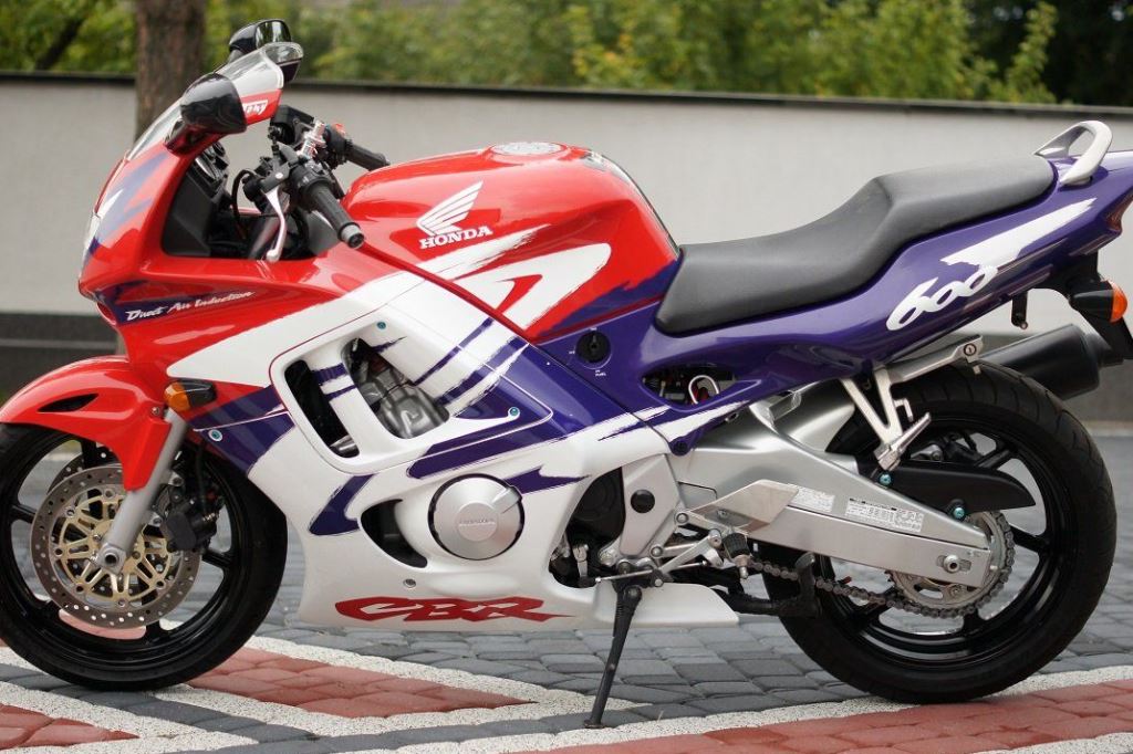 Honda cbr 600 f4i — универсальный спортивно-туристический мотоцикл