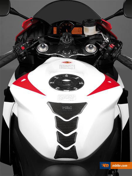 Honda cbr600rr: технические характеристики, цены и отзывы | ru-moto