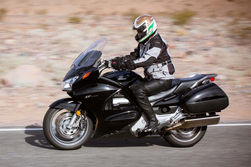 Тест-драйв мотоцикла Honda ST1300 Pan European
