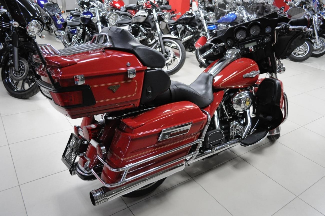 Harley Davidson Electra Glide: стиль, комфорт, и пафос