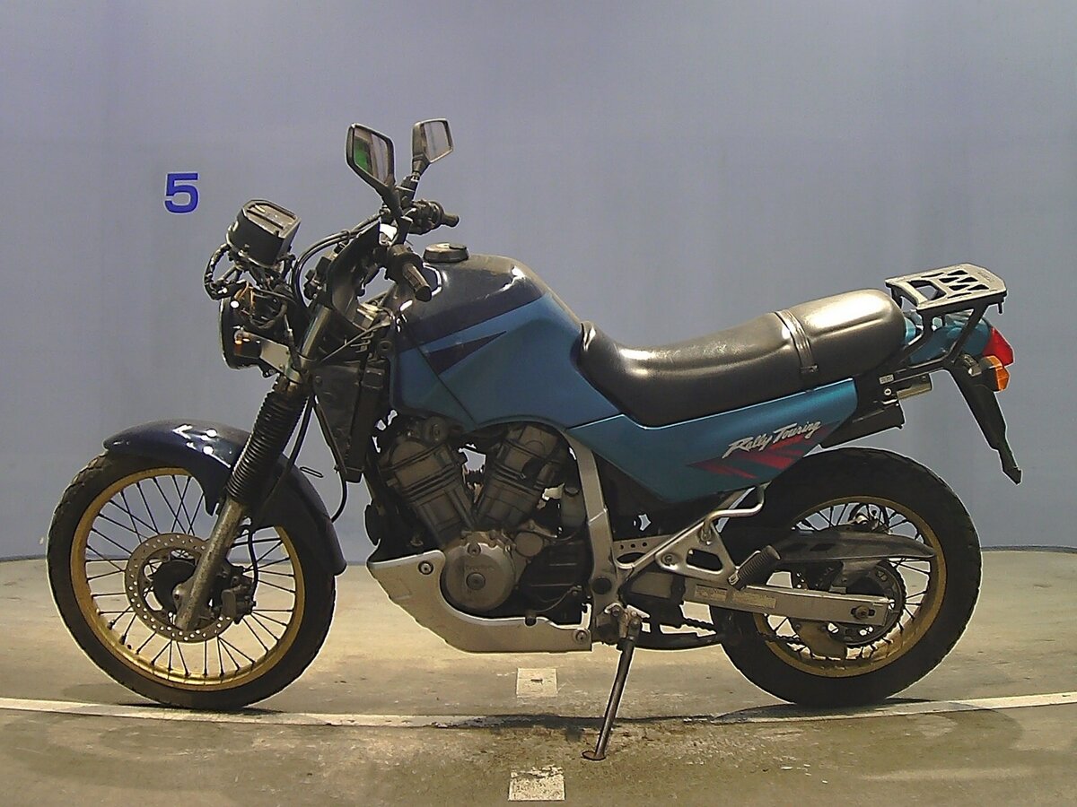 Тест-драйв мотоцикла Honda XL400V Transalp