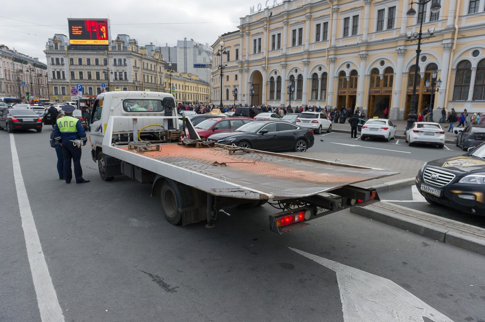 Модная эвакуация автомобилей в Санкт-Петербурге и центре России.
