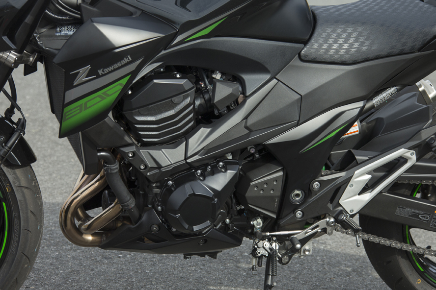 Kawasaki z800 — стиль, ярость и неудержимая мощь