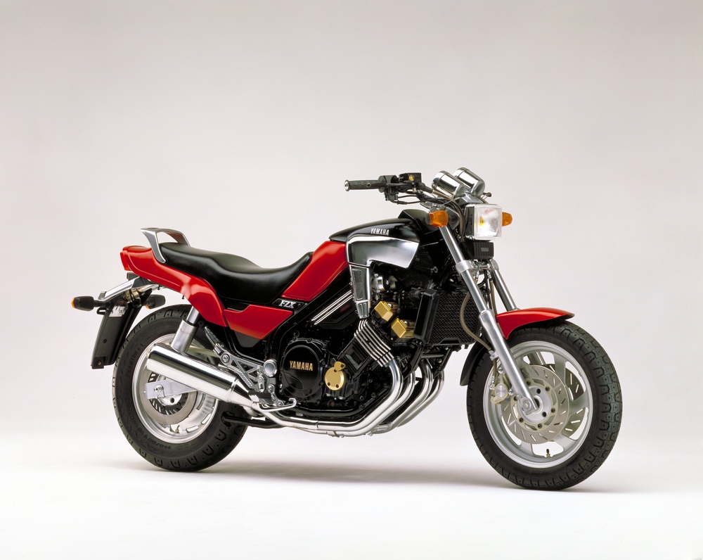 Всемирно известные мотоциклы Ямаха: обзор легендарных моделей