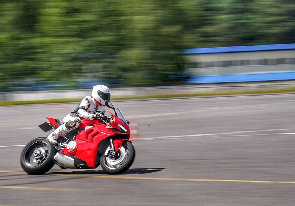 Тест-драйв мотоцикла Honda VF750 Magna
