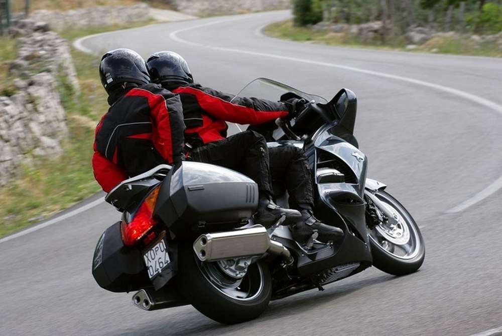 Комфортный мотоцикл honda pan european 1300
