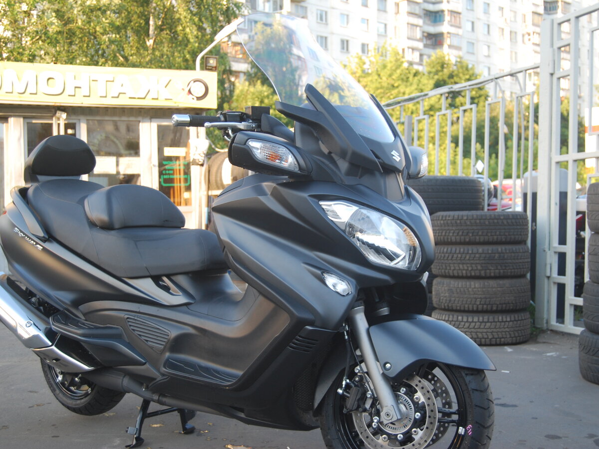 Макси скутер сузуки. Skywave Burgman 650. Suzuki Burgman Skywave 650. Suzuki макси скутер Skywave 650. Макси скутер Suzuki Burgman 650.