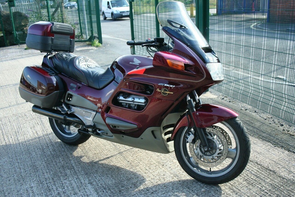 Комфортный мотоцикл Honda Pan European 1300