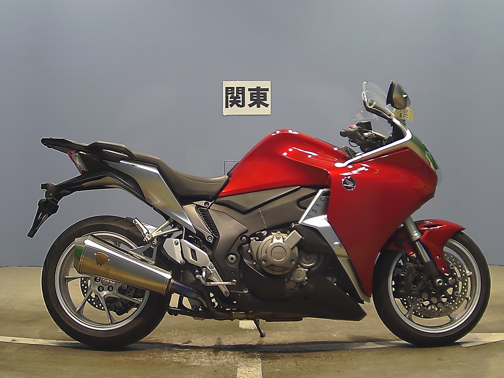 Honda vfr 1200f — спортивно-туристический байк с ярким дизайнос