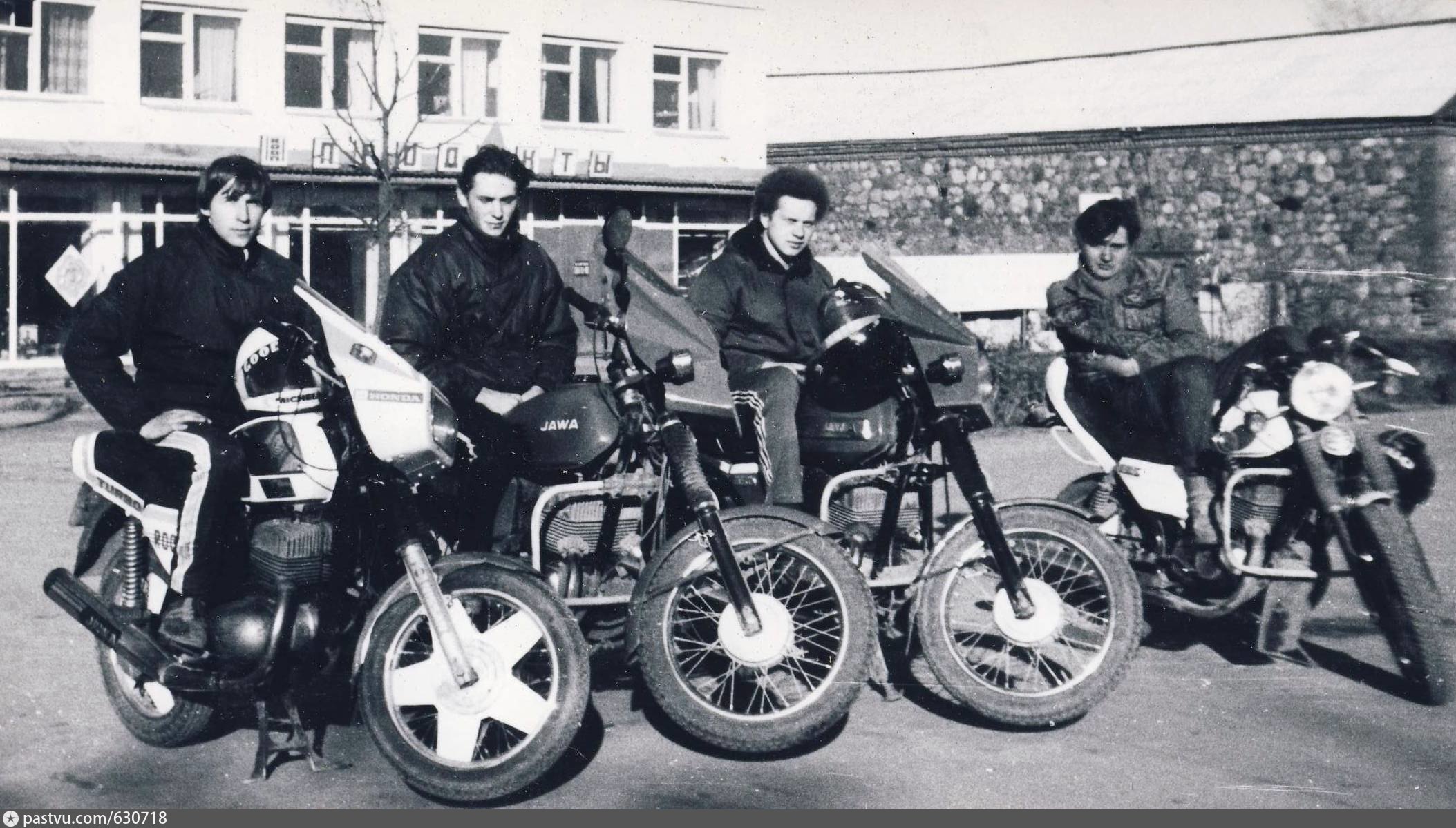 Мотоциклы Восход и по сей день останутся в сердцах советских мотогонщиков