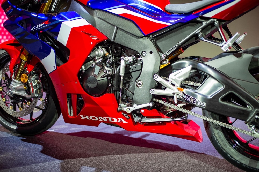 Мотоцикл honda cbr 1000 rr fireblade 2019 — разбираемся в вопросе