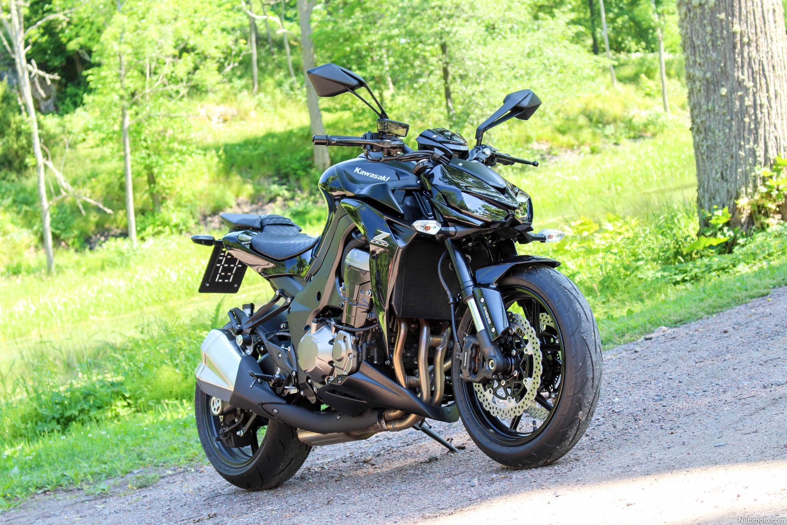 Kawasaki Z1000 — мотоцикл дорожного класса