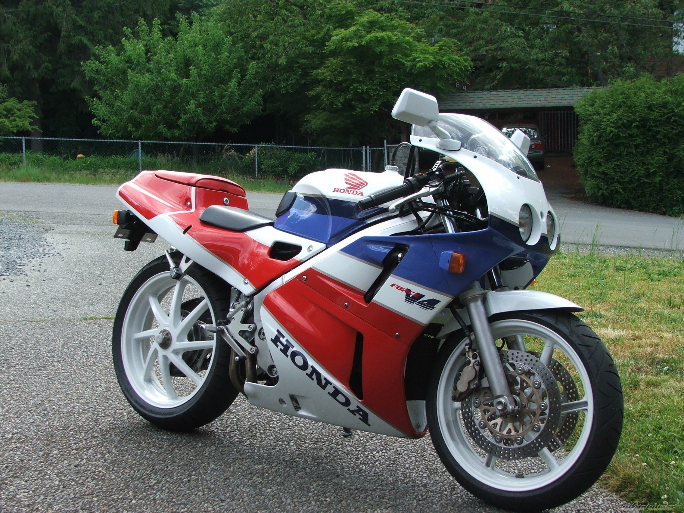 Обзор мотоцикла Honda VFR 400 (NC30)