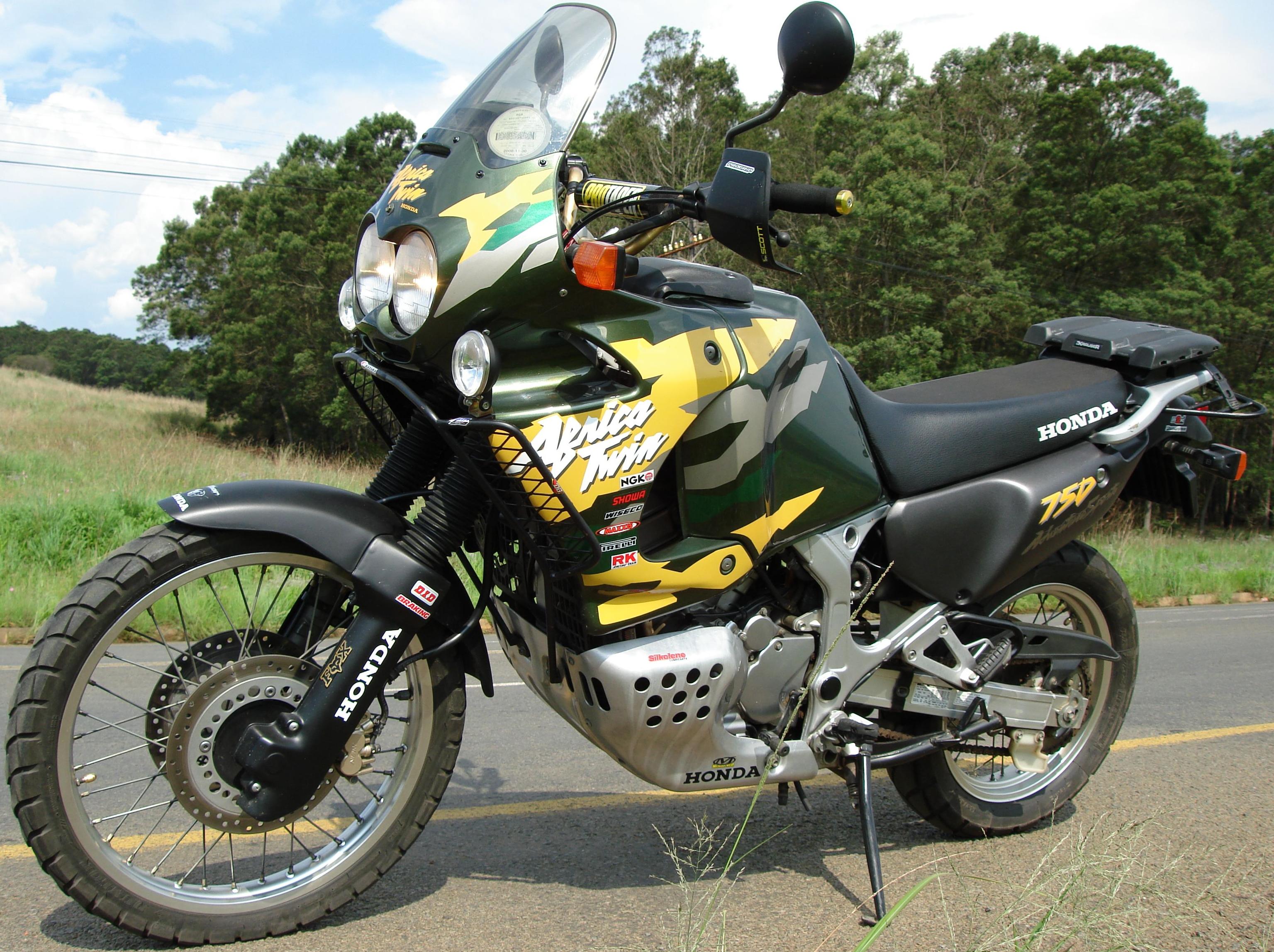 Тест-драйв мотоцикла Honda XRV 750 Africa Twin