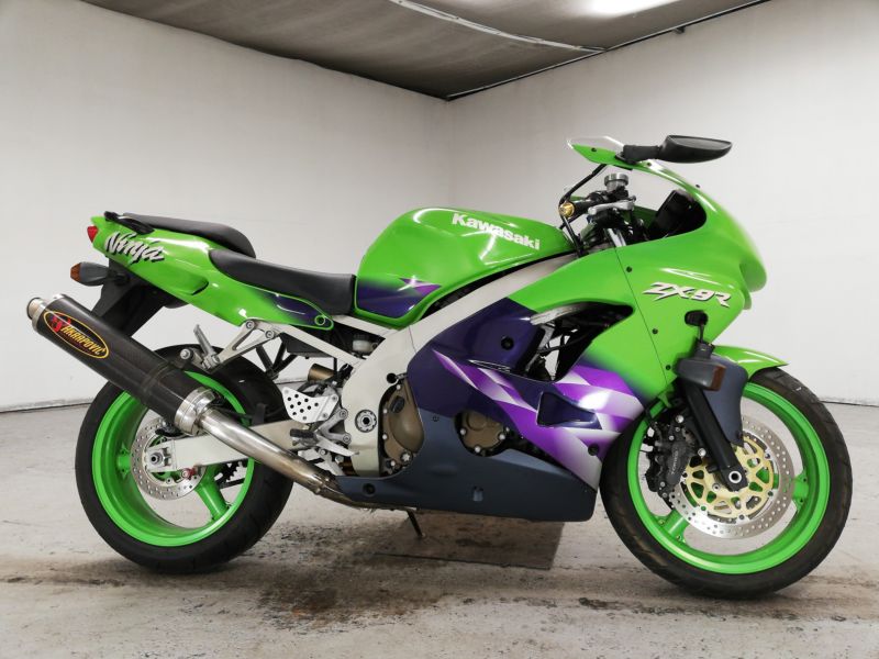 Спортбайк Kawasaki zx9r