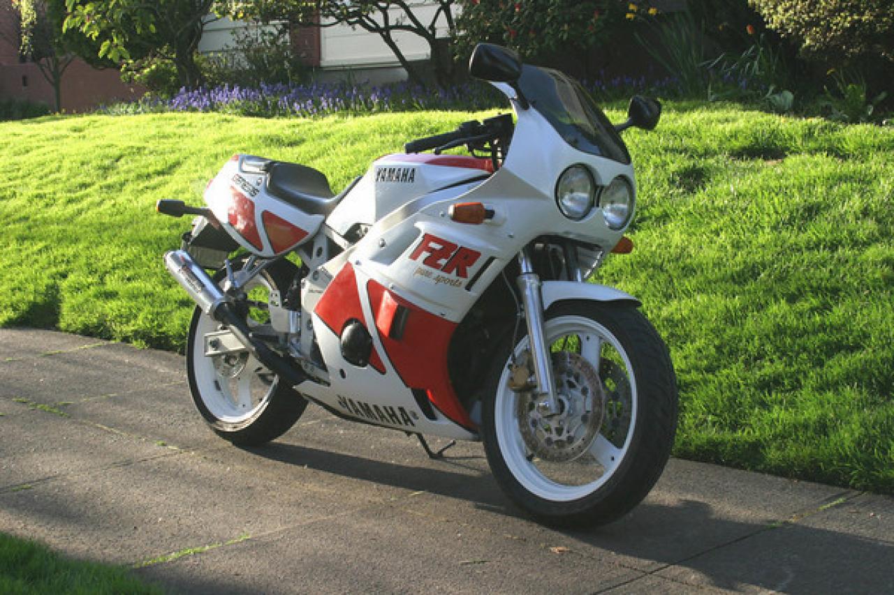 Тест-драйв мотоцикла Yamaha FZR400RR