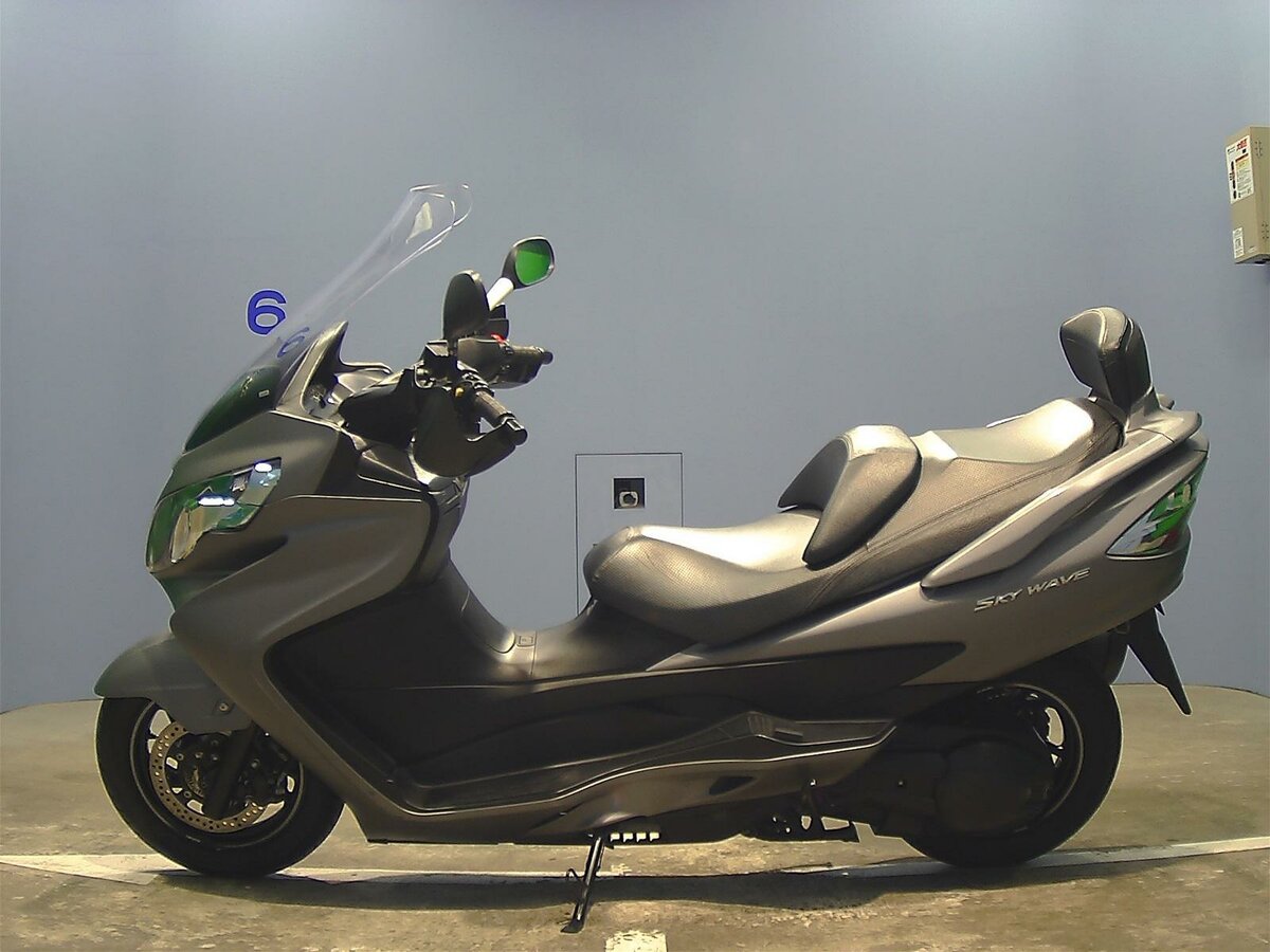 Обзор стильного макси скутера Сузуки Бургман (Suzuki Skywave) 650
