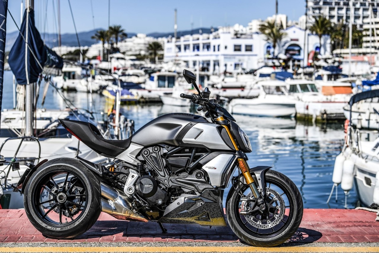 Ducati Diavel (Дукати Дьявол) — обзор мощного мотоцикла с утонченным дизайном