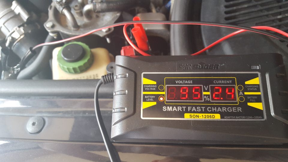 Как правильно зарядить аккумулятор мотоцикла на 12 вольт?