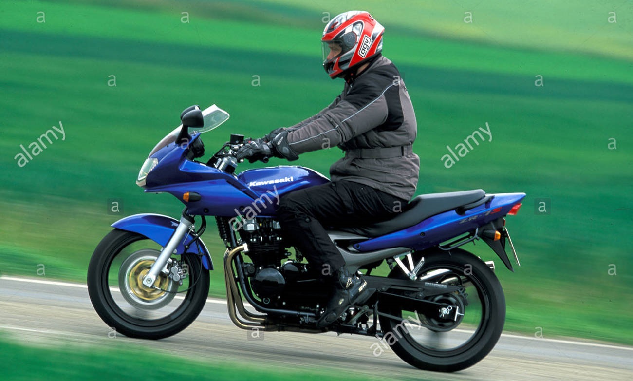 Тест-драйв мотоцикла Kawasaki ZR-7S