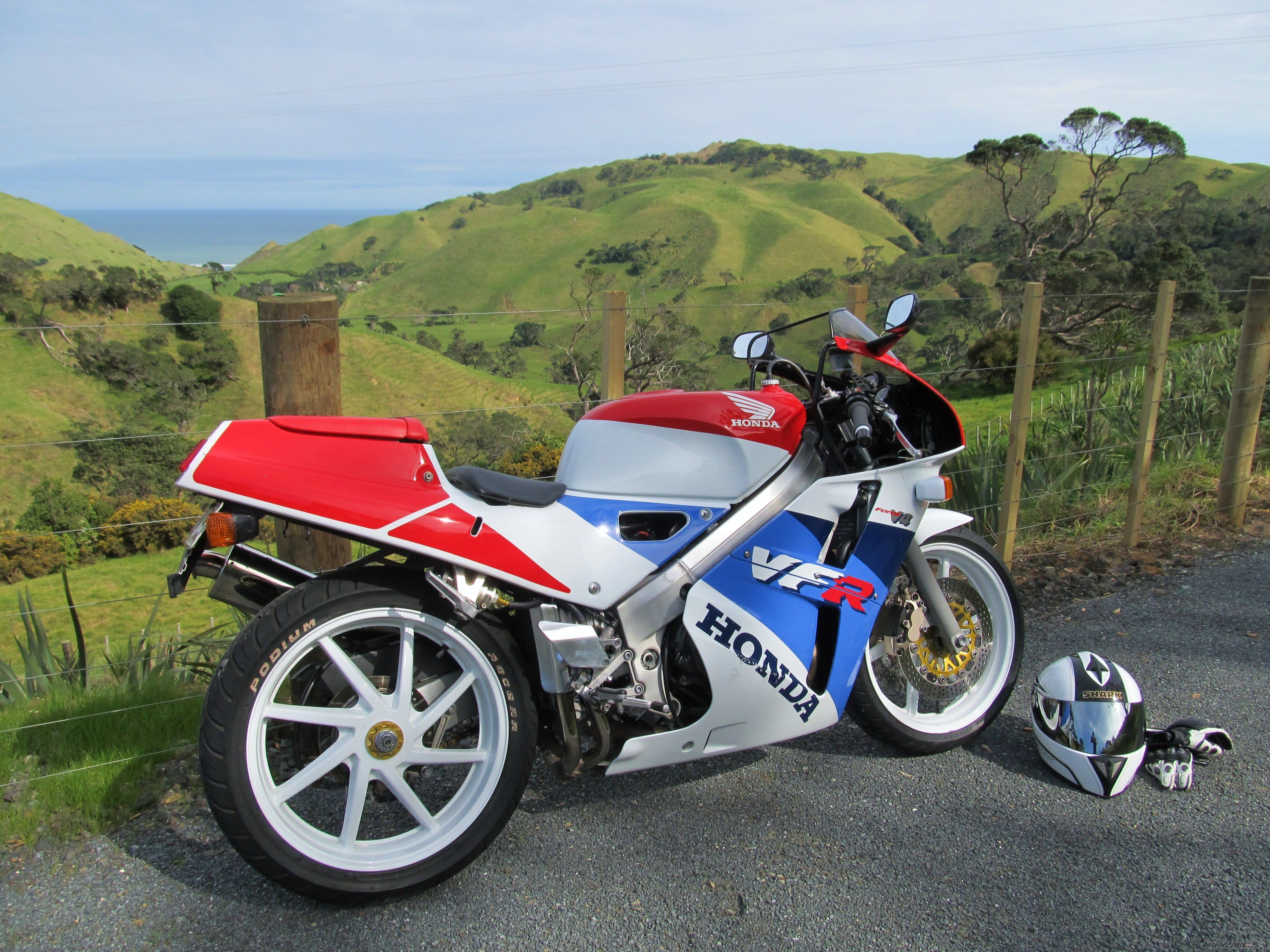 Тест-драйв мотоцикла Honda VFR400