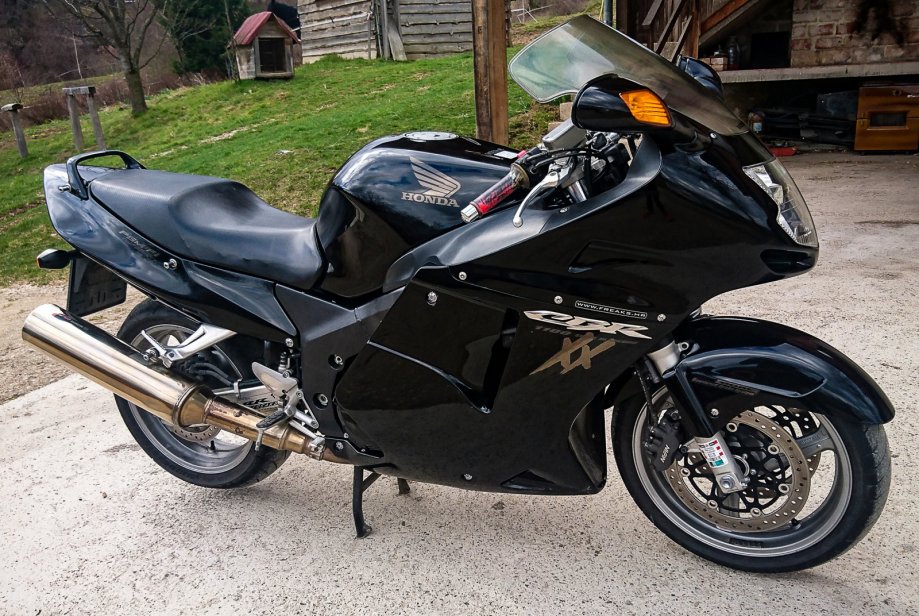 Дрозд хонда: обзор мотоцикла сбр 1100 хх, характеристики