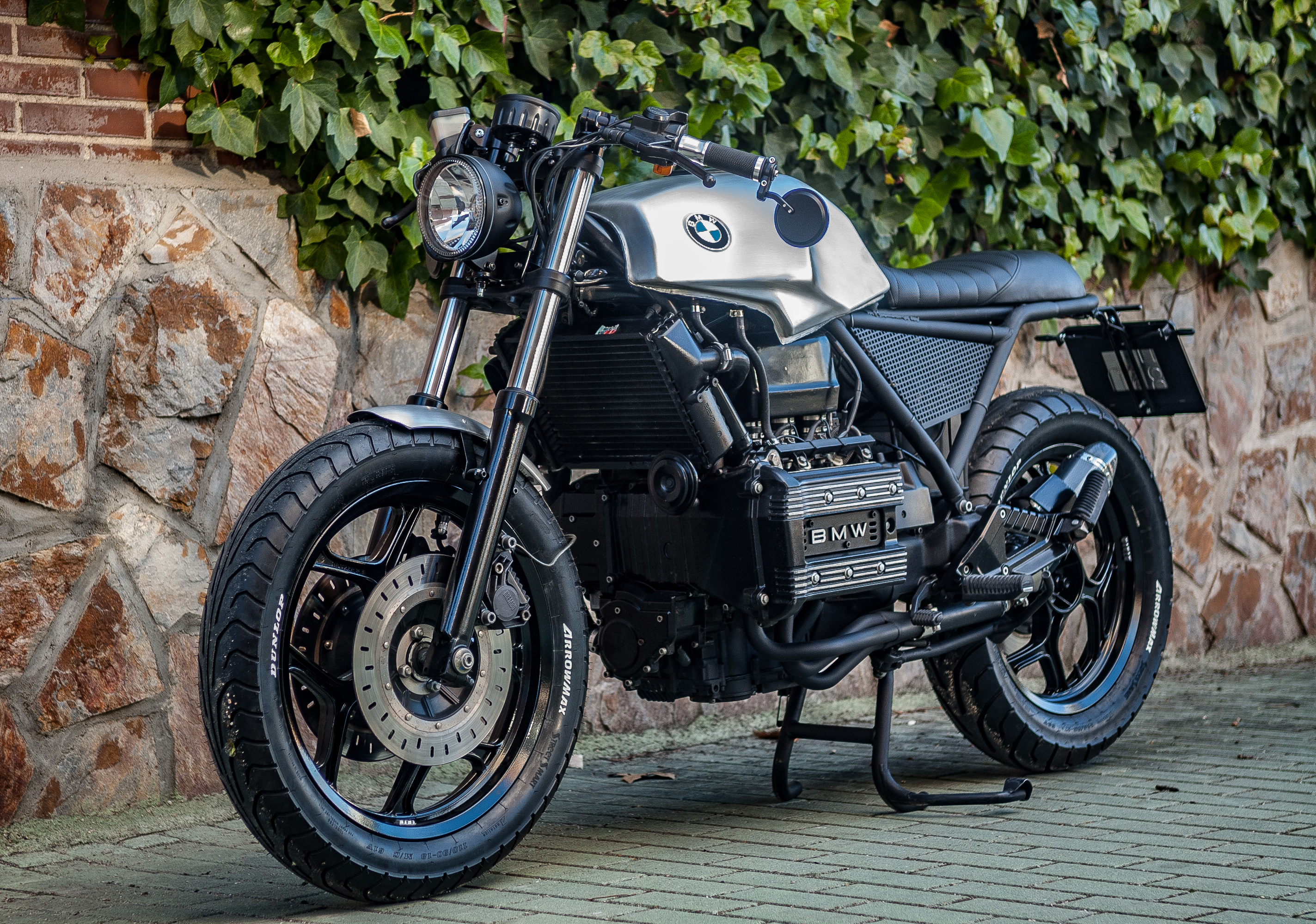 Байк 75 производитель. BMW k75. Мотоцикл BMW k100. BMW k75 Каферейсер. BMW k75 Cafe Racer.