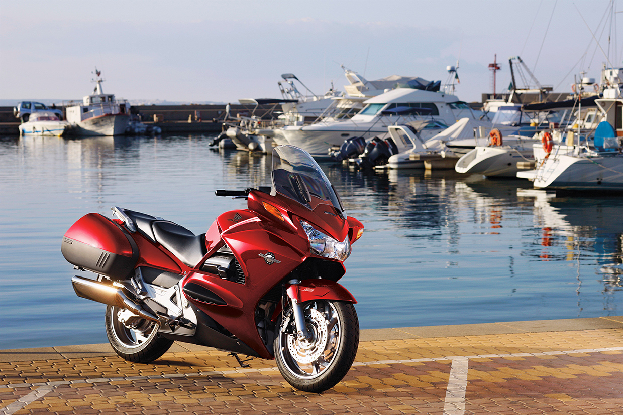 Тест-драйв мотоцикла Honda ST1300 Pan European