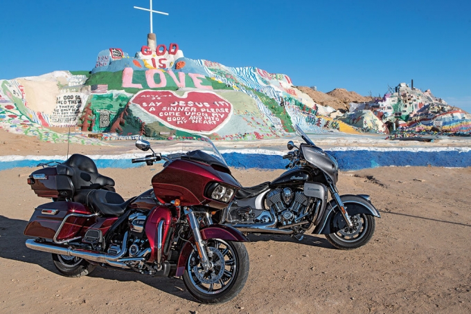 СРАВНИТЕЛЬНЫЙ ТЕСТ: Harley-Davidson Road Glide Ultra против Indian Roadmaster