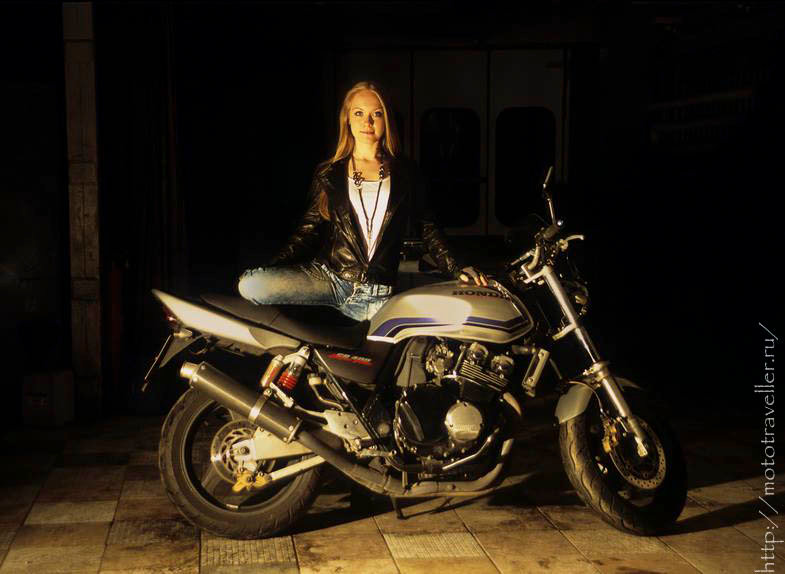 Выбор первого дорожного мотоцикла для девушки