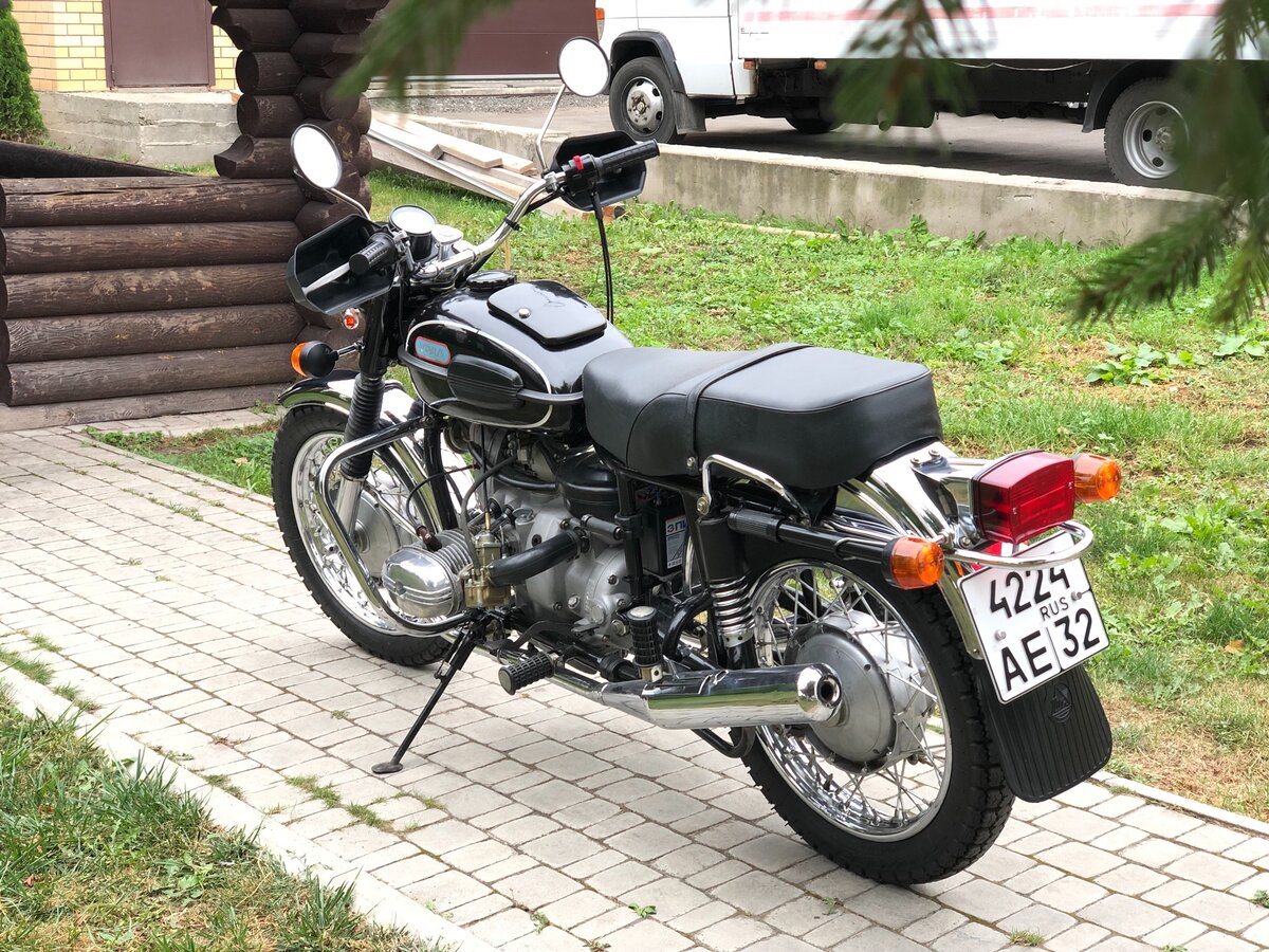 Урал Соло 650