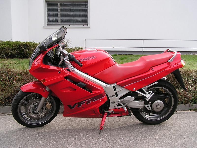 Тест-драйв мотоцикла honda vfr750f от motoviewer.