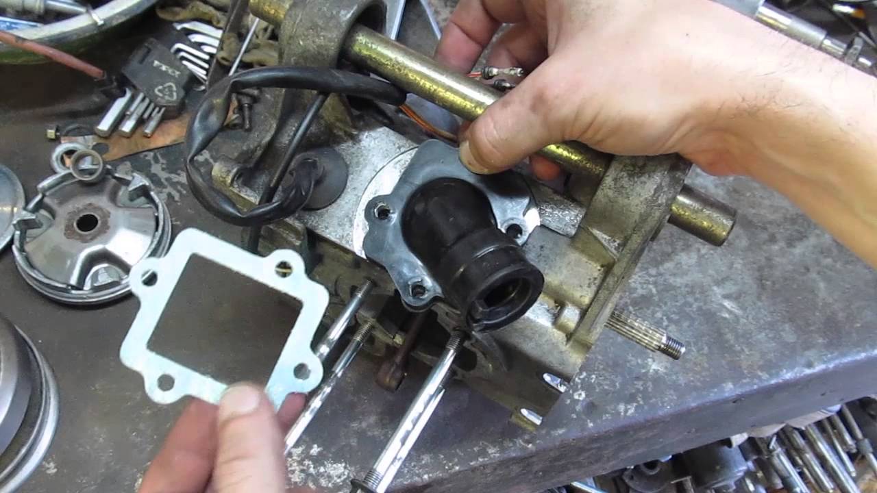 Удаление нагара в двигателе двухтактного скутера
