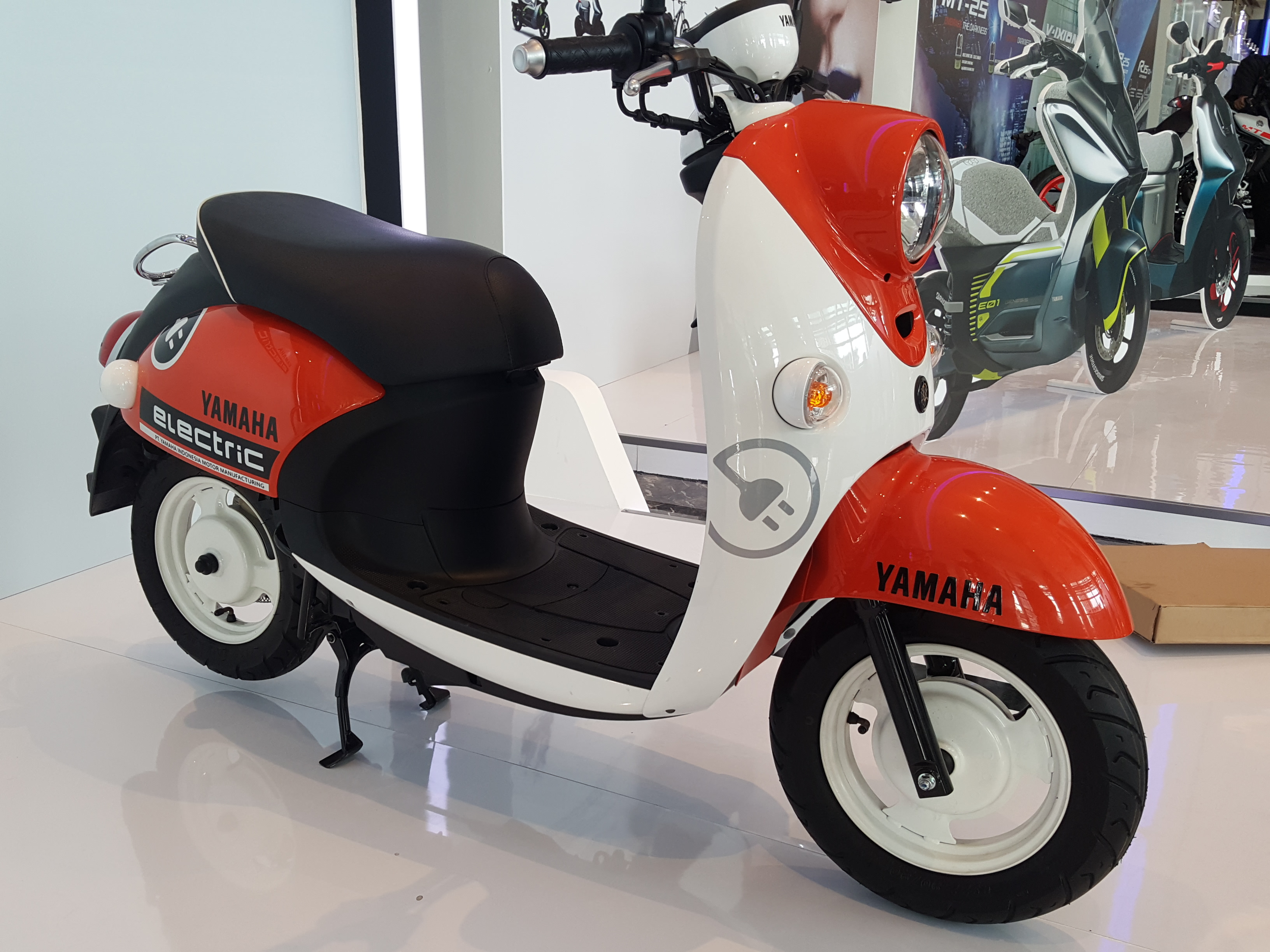 Электрический скутер Yamaha e-Vino