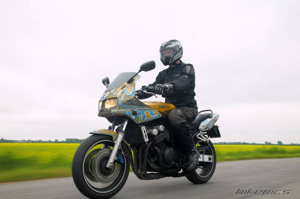 Тест-драйв мотоцикла Yamaha FZS600