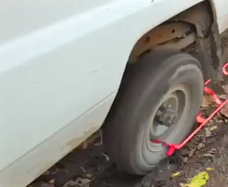 Как вытащить застрявшую машину из грязи в одиночку
