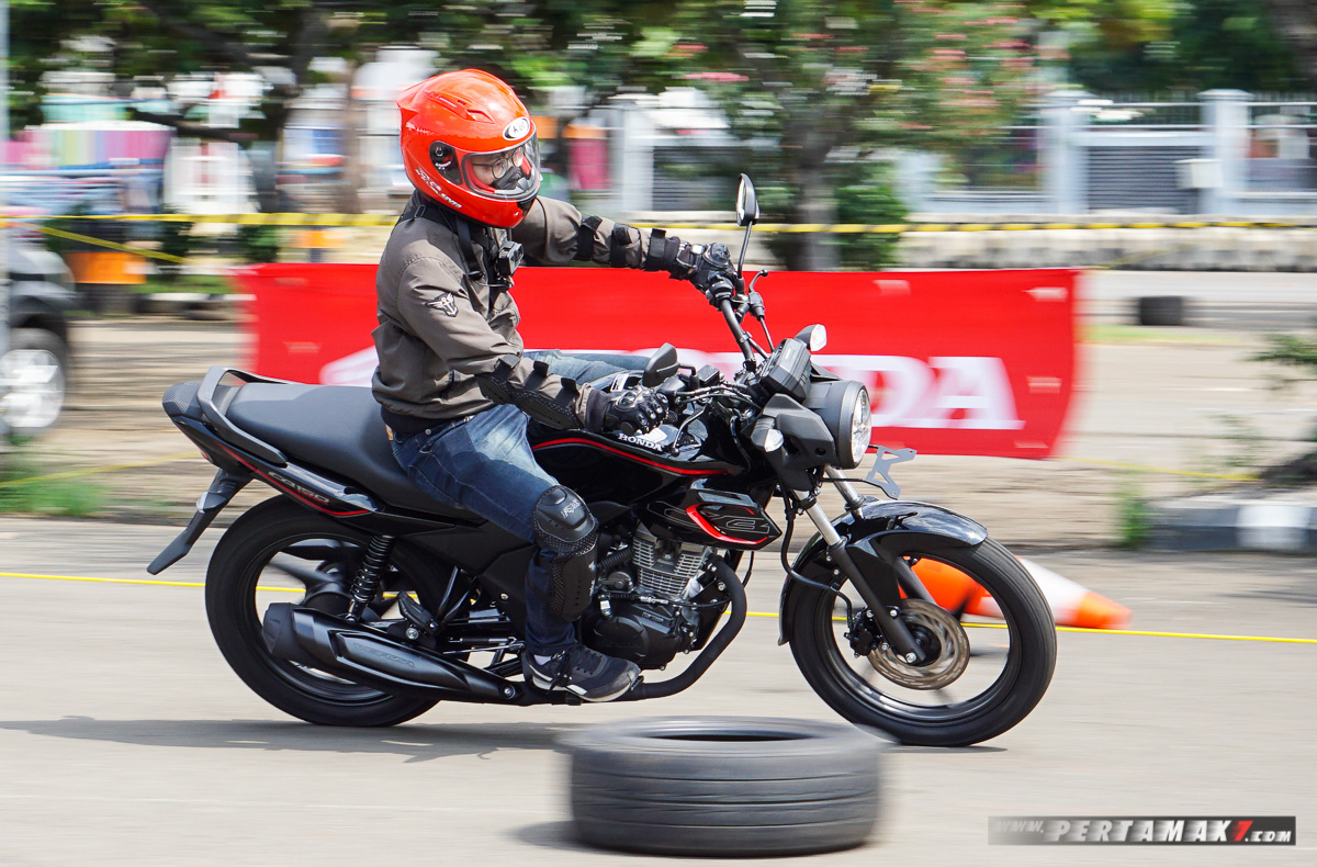 Тест-драйв мотоцикла Honda CB600F Hornet