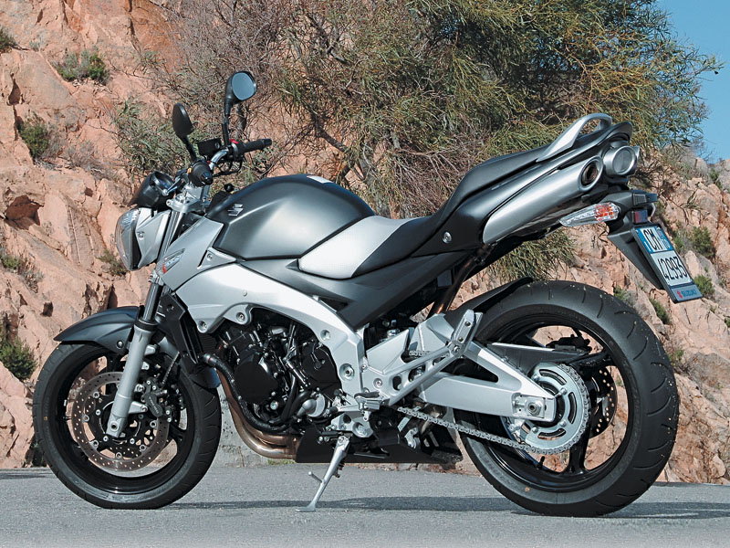Тест-драйв мотоцикла Suzuki GSR 600