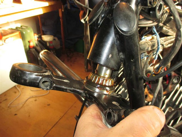 Обслуживание и ремонт передней вилки тяжёлых мотоциклов