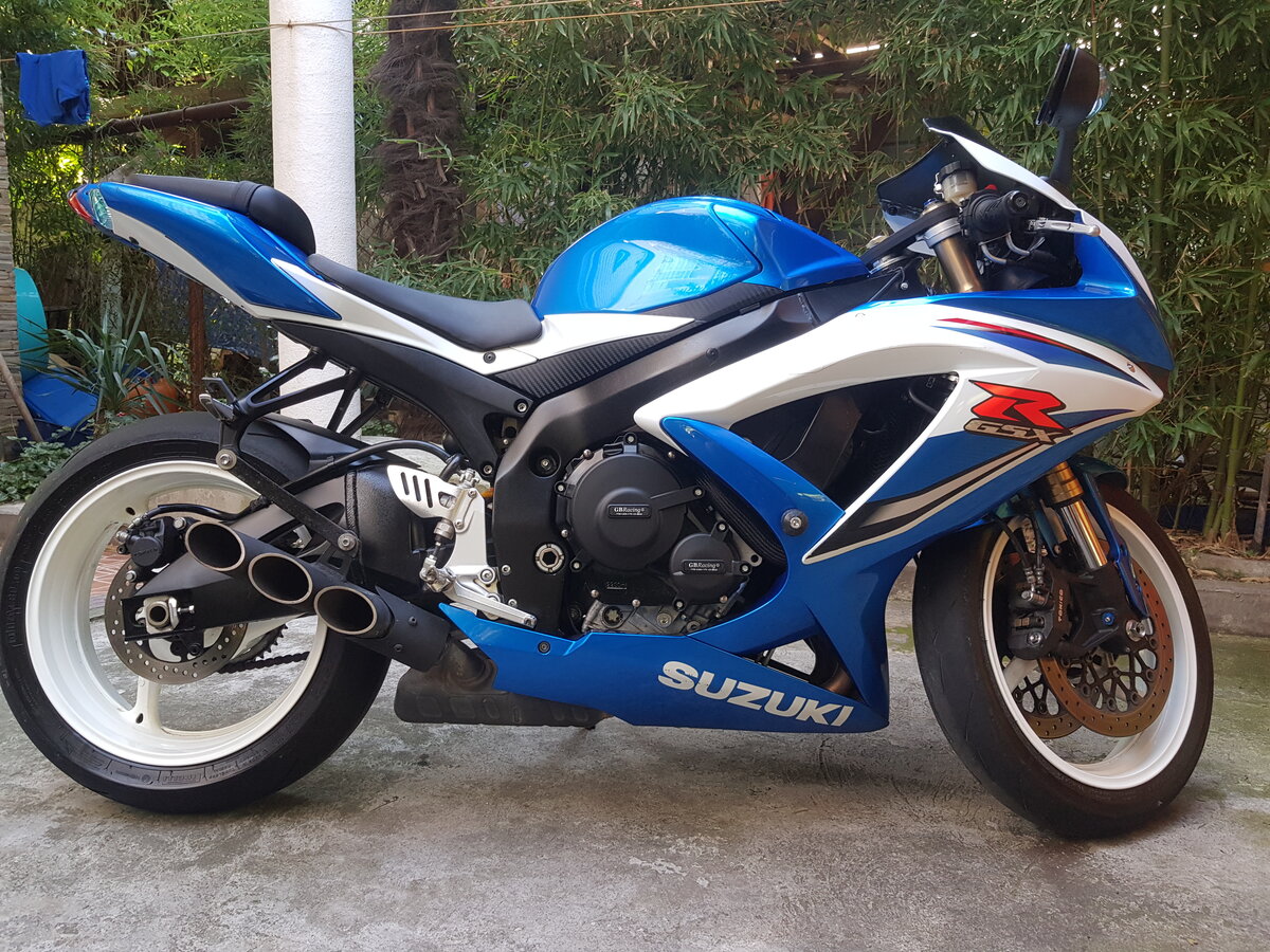 Куплю suzuki gsx r. Suzuki GSX 600. Мотоцикл Suzuki GSX-r600. Сузуки джиксер 600. Сузуки джиксер 600 кубов.