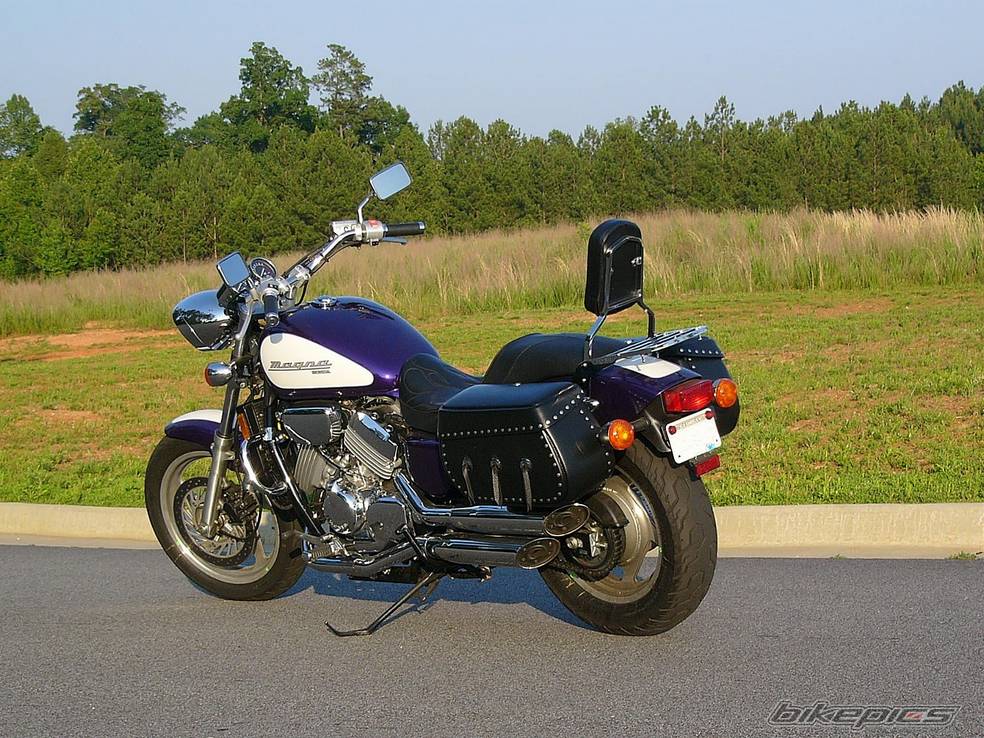 Стильный и надежный мотоцикл honda magna 750 v45