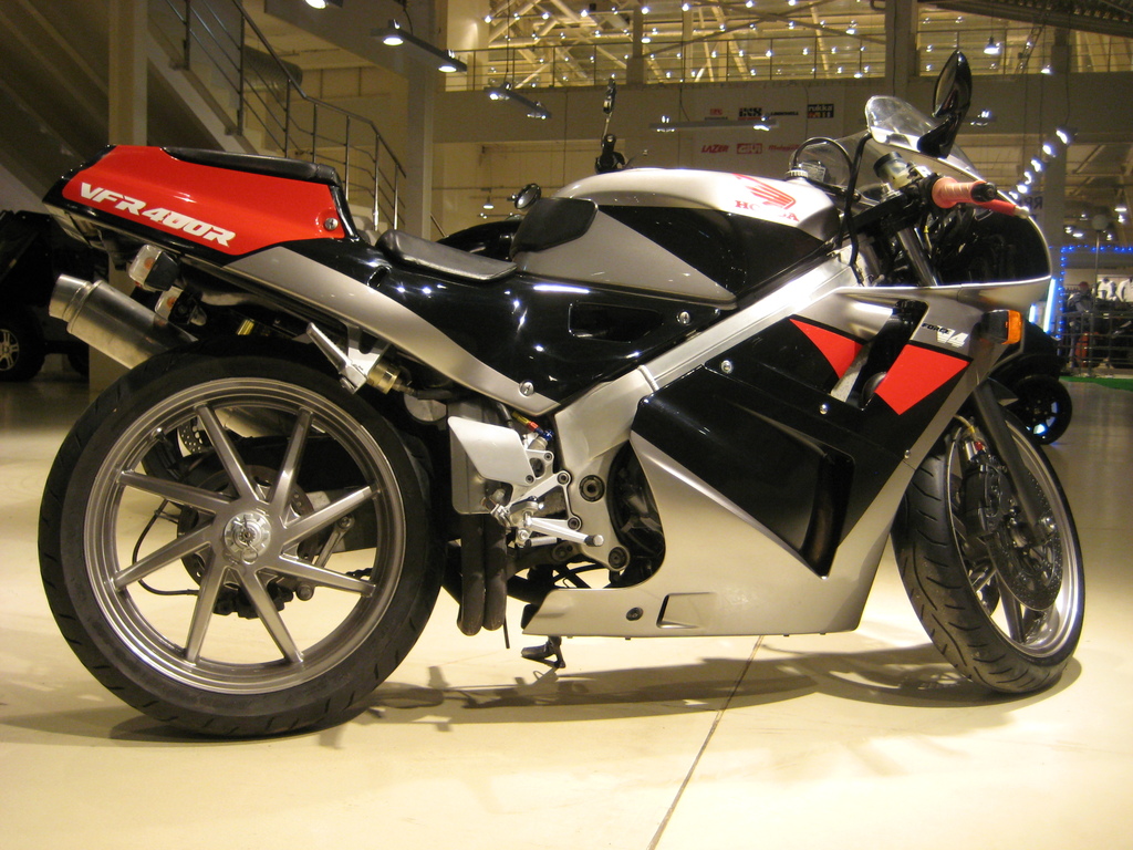 Honda cbr 400, технические характеристики, обзор, фото