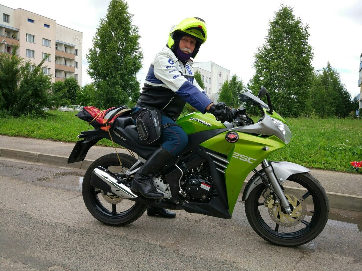 Дорожный мотоцикл Racer Skyway RC250CS сделанный под "Спорт-байк"